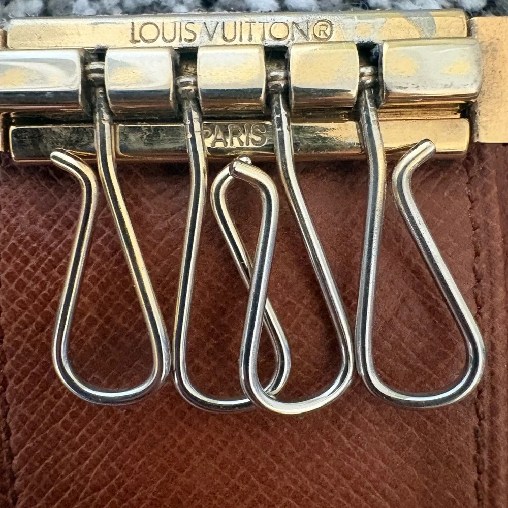 Louis Vuitton Vintage Monogram Four Key Holder - Picture 7 of 11